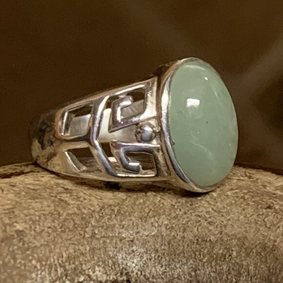 Sterling Silver and Green Chalcedony Ring By SETA Size 8 - Picture 3 of 6